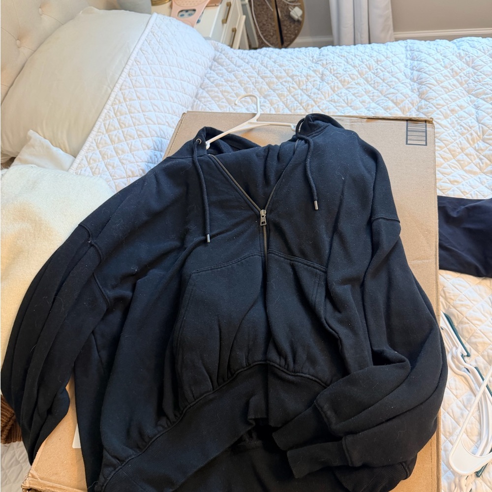 Universal Threads Sweatset with Joggers